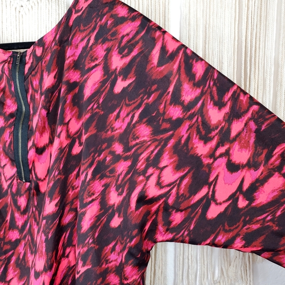 ❤SOLD❤️Express Red Black & Pink Sheath Cold Shoulder Dress 💖Exposed Back Zipper - Picture 3 of 5